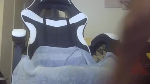 Snapshot of bam10inch chatting on November 15, 2:31 am b online show from November 15, 2:31 am