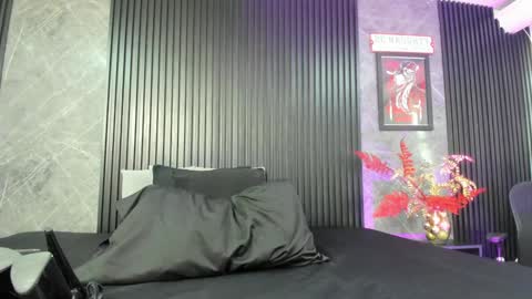 Snapshot of bambiiqueen chatting on December 22, 1:11 pm Bambi online show from December 22, 1:11 pm