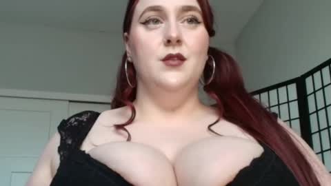 bambixxlynn online show from April 29, 11:00 pm