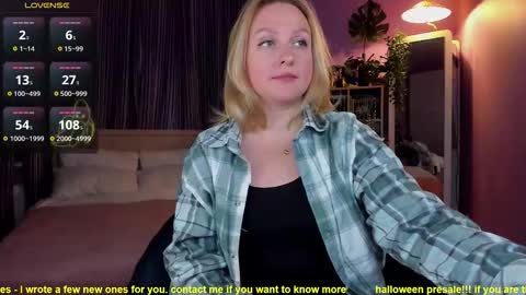 Snapshot of bananarum chatting on October 6, 1:41 pm Allie online show from October 6, 1:41 pm