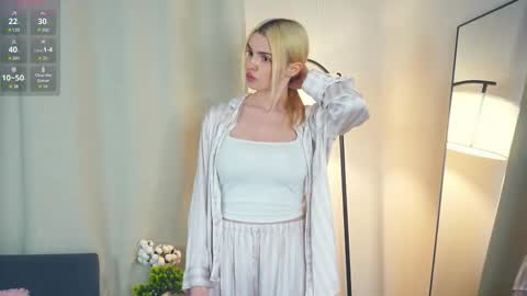 Snapshot of barberahuelsman chatting on February 9, 8:29 am Mikki online show from February 9, 8:29 am