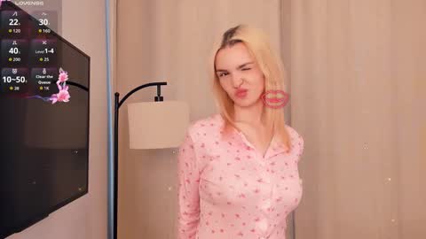 Snapshot of barberahuelsman chatting on February 20, 8:16 am Mikki online show from February 20, 8:16 am