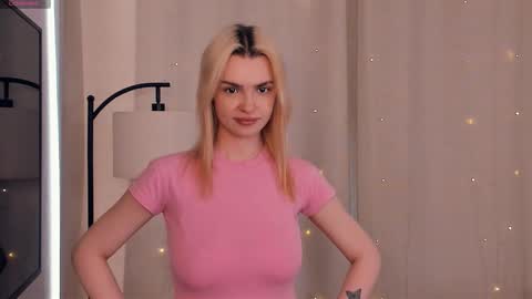 Snapshot of barberahuelsman chatting on February 21, 7:53 am Mikki online show from February 21, 7:53 am