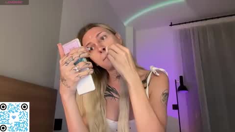 Snapshot of barbie_bi chatting on November 10, 6:40 pm My name is Molly. Please say hello I like talking to you. If you have any wishes or obscene desires please use the tip menu online show from November 10, 6:40 pm