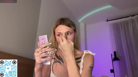 Snapshot of barbie_bi chatting on November 12, 8:30 pm My name is Molly. Please say hello I like talking to you. If you have any wishes or obscene desires please use the tip menu online show from November 12, 8:30 pm