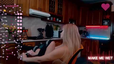 Snapshot of barbie_kiss1 chatting on January 15, 1:12 am barbie online show from January 15, 1:12 am