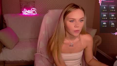 Snapshot of barbie_lillie chatting on November 13, 4:22 am Lilli 3 online show from November 13, 4:22 am