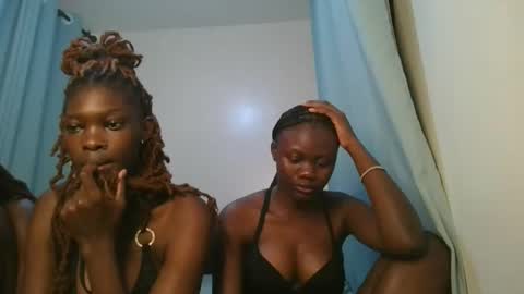 Snapshot of barbie_queen2 chatting on March 11, 10:05 pm queen online show from March 11, 10:05 pm
