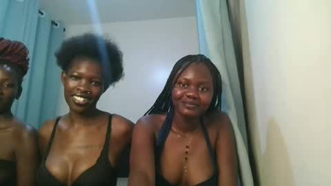 Snapshot of barbie_queen2 chatting on March 19, 10:14 pm queen online show from March 19, 10:14 pm