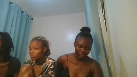 Snapshot of barbie_queen2 chatting on April 1, 12:28 pm queen online show from April 1, 12:28 pm