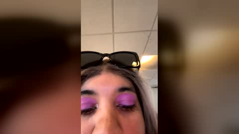 Snapshot of barbiegutzfan3 chatting on February 28, 9:38 pm Tsbaby301 online show from February 28, 9:38 pm