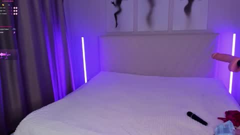  Emma online show from October 19, 9:04 pm