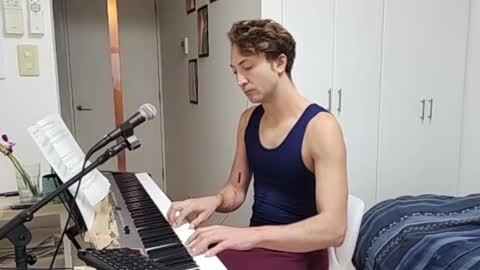 Snapshot of barebritpianist chatting on November 25, 6:02 am BareBritPianist online show from November 25, 6:02 am