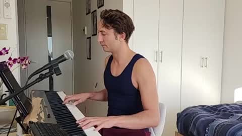 Snapshot of barebritpianist chatting on November 26, 5:41 am BareBritPianist online show from November 26, 5:41 am