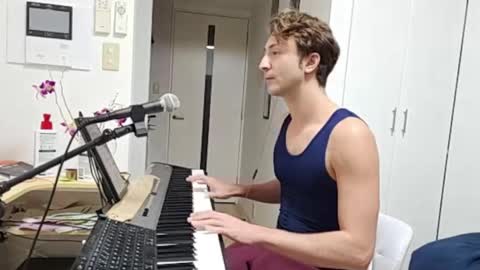 Snapshot of barebritpianist chatting on November 30, 8:40 am BareBritPianist online show from November 30, 8:40 am