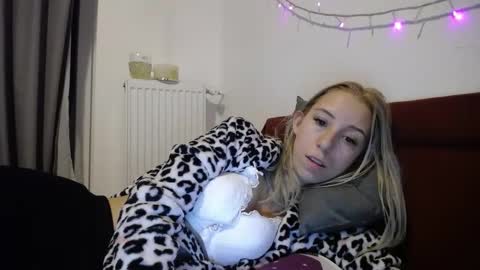 Lena online show from December 3, 7:44 pm