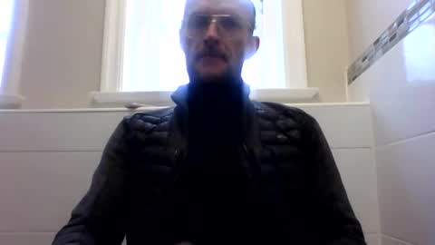 Snapshot of basiccamguy chatting on February 13, 11:06 am basiccamguy online show from February 13, 11:06 am