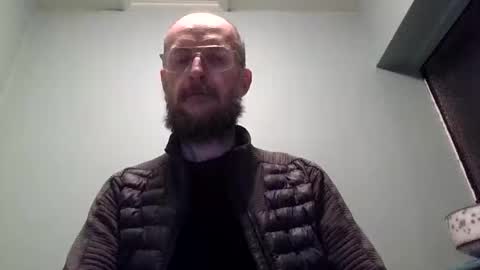 Snapshot of basiccamguy chatting on October 12, 7:35 pm basiccamguy online show from October 12, 7:35 pm