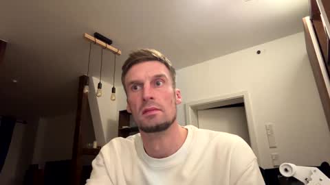 Snapshot of basst23 chatting on December 22, 12:39 am basst23 online show from December 22, 12:39 am