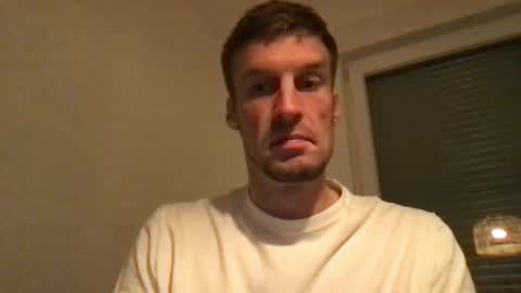 Snapshot of basst23 chatting on October 18, 10:43 pm basst23 online show from October 18, 10:43 pm