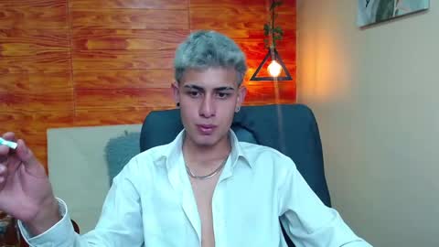 Snapshot of bastiaan_28 chatting on December 18, 3:04 am Bastian online show from December 18, 3:04 am