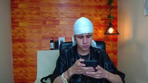 Snapshot of bastiaan_28 chatting on January 14, 2:29 am Bastian online show from January 14, 2:29 am