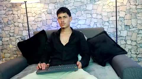 Snapshot of bastiaan_28 chatting on November 16, 3:56 am Bastian online show from November 16, 3:56 am