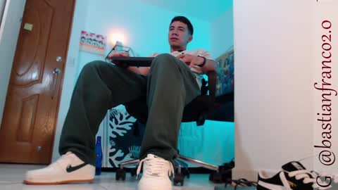 Bastian Independent Model online show from December 3, 4:47 am