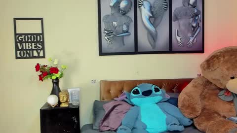 Snapshot of bastian_jones1 chatting on February 20, 6:50 am bastian_jones1 online show from February 20, 6:50 am