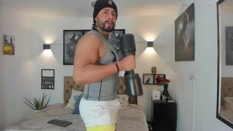 Snapshot of bastian_jones1 chatting on November 7, 5:35 pm bastian_jones1 online show from November 7, 5:35 pm