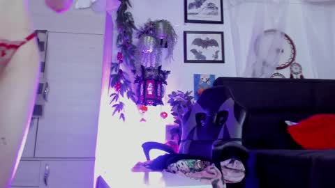    online show from March 28, 9:47 pm