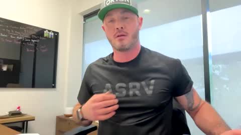 Snapshot of batman25326 chatting on February 12, 7:13 pm batman25326 online show from February 12, 7:13 pm