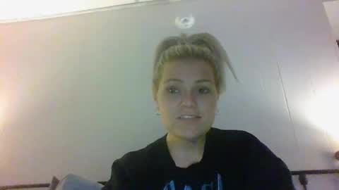 Snapshot of bayybaee21 chatting on November 18, 2:17 am Baylee online show from November 18, 2:17 am