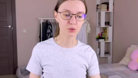 Snapshot of bb_lourels_ chatting on May 31, 5:09 pm Lourel I will be here on and online show from May 31, 5:09 pm