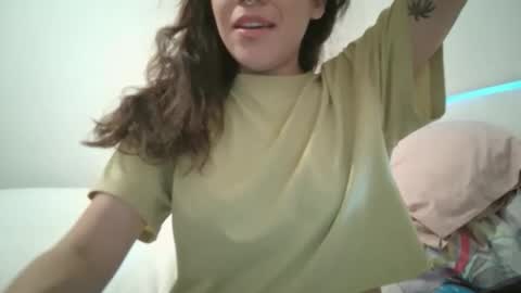 Snapshot of bbbaby03 chatting on October 31, 12:00 am bbbaby03 online show from October 31, 12:00 am