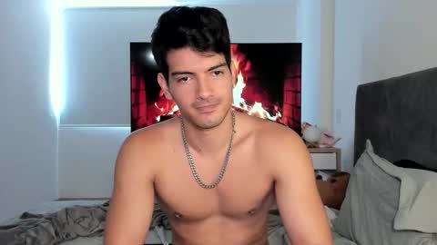 Valentino online show from October 17, 8:11 pm