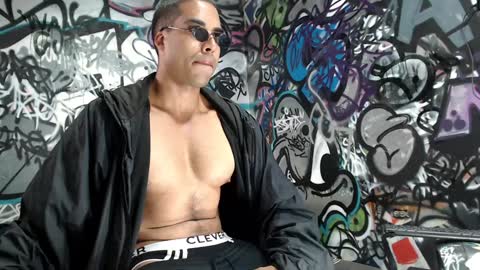 Snapshot of bbc_monster1 chatting on February 1, 9:40 pm Justin online show from February 1, 9:40 pm