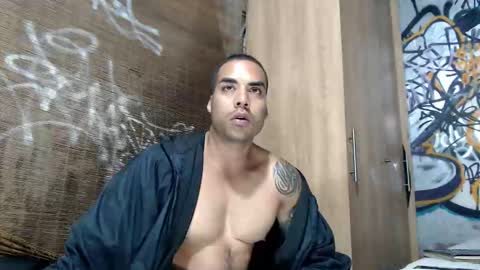 Snapshot of bbc_monster1 chatting on October 28, 2:04 am Justin online show from October 28, 2:04 am