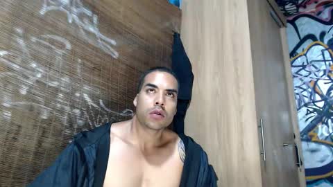 Snapshot of bbc_monster1 chatting on November 28, 11:18 pm Justin online show from November 28, 11:18 pm