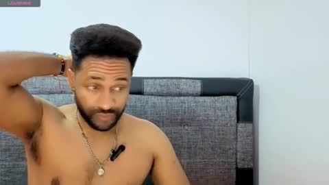 Snapshot of bbcblackhot33 chatting on November 9, 4:11 am john online show from November 9, 4:11 am