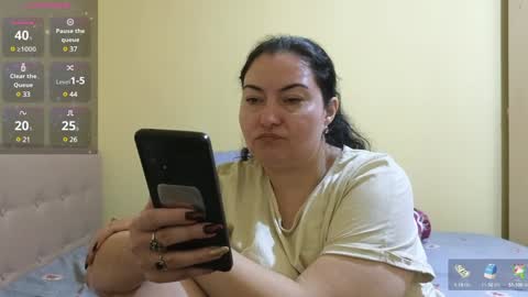 Snapshot of bbw_milf_4u chatting on February 7, 11:01 am Emma online show from February 7, 11:01 am