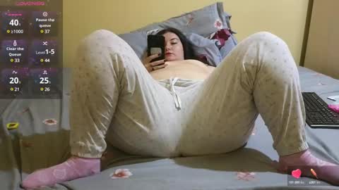 Snapshot of bbw_milf_4u chatting on February 20, 1:40 pm Emma online show from February 20, 1:40 pm