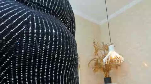 Snapshot of bbwcindyy chatting on October 9, 4:05 pm BBW Cindyy online show from October 9, 4:05 pm