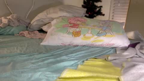 Snapshot of bby2brat chatting on December 26, 7:35 am bby2brat online show from December 26, 7:35 am