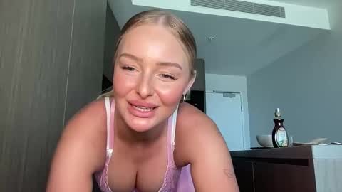 Snapshot of bbybreex chatting on November 2, 12:24 am Bree online show from November 2, 12:24 am