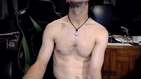 bchillin28 online show from November 9, 6:39 pm