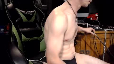 bchillin28 online show from April 5, 2:53 am