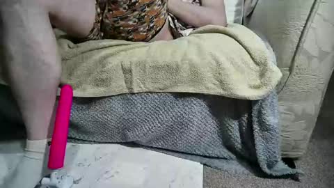 Snapshot of be4your_desire chatting on December 12, 11:07 am mikiforfun online show from December 12, 11:07 am