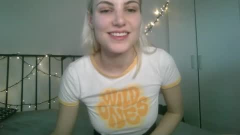 Snapshot of bea_trix77 chatting on January 12, 1:05 pm Yours sweet Bea 3 online show from January 12, 1:05 pm