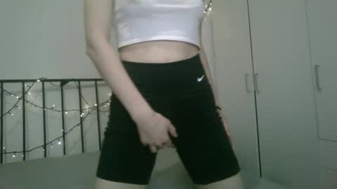 Snapshot of bea_trix77 chatting on January 12, 5:11 pm Yours sweet Bea 3 online show from January 12, 5:11 pm